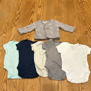 Mac & Moon 100% organic cotton cardigan and baby bodysuits (bundle of 5)